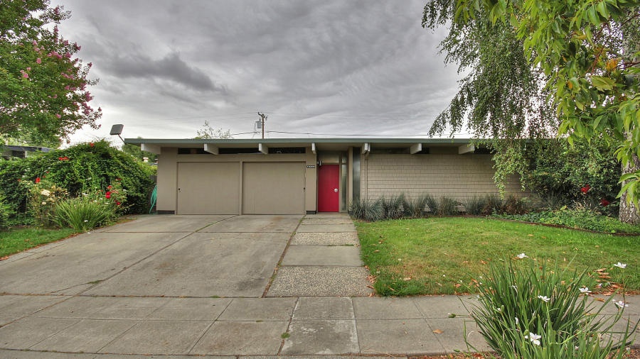 1630_fairorchard_eichler_living_900